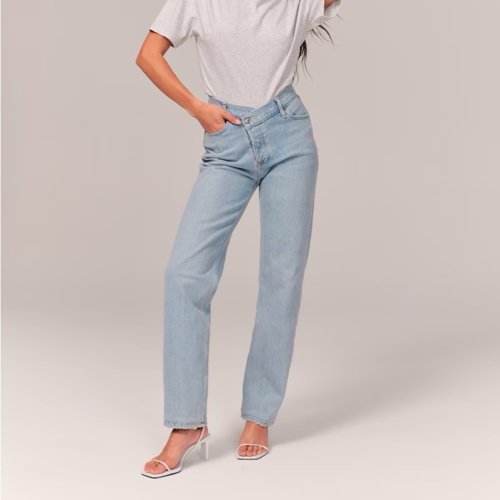 Abercrombie The Dad High Rise Jeans. Size 29 (8), curve love, light wash